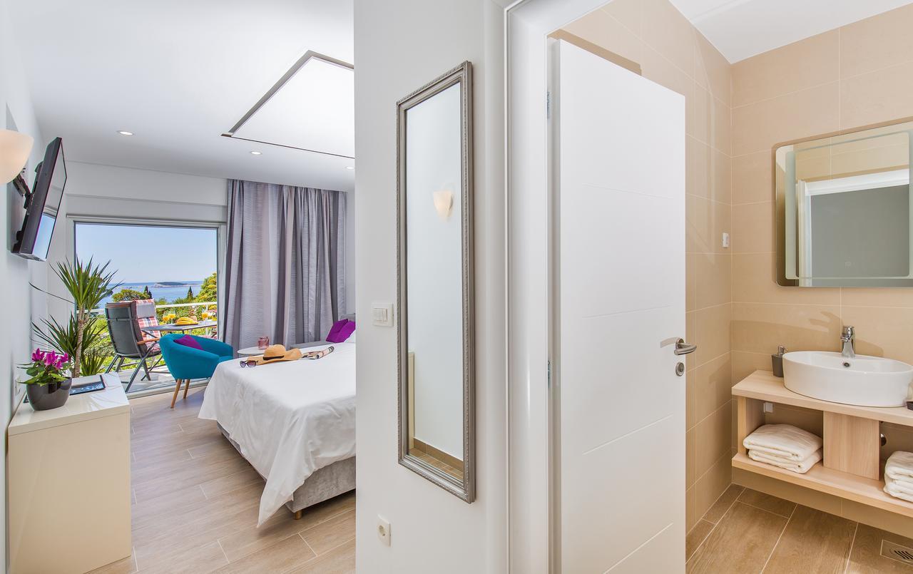 Double Room with Balcony and Sea View